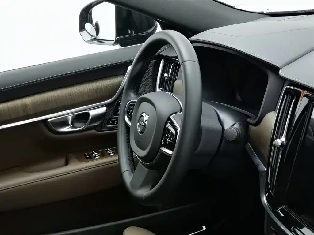 VOLVO S90 2023