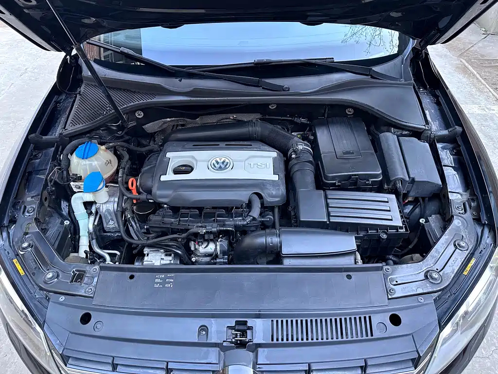 VOLKSWAGEN PASSAT 2012