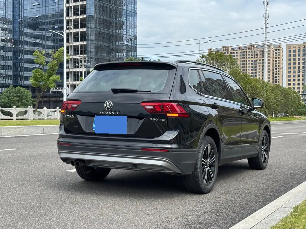 VOLKSWAGEN TIGUAN L 2021