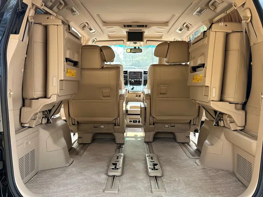 TOYOTA ALPHARD 2013