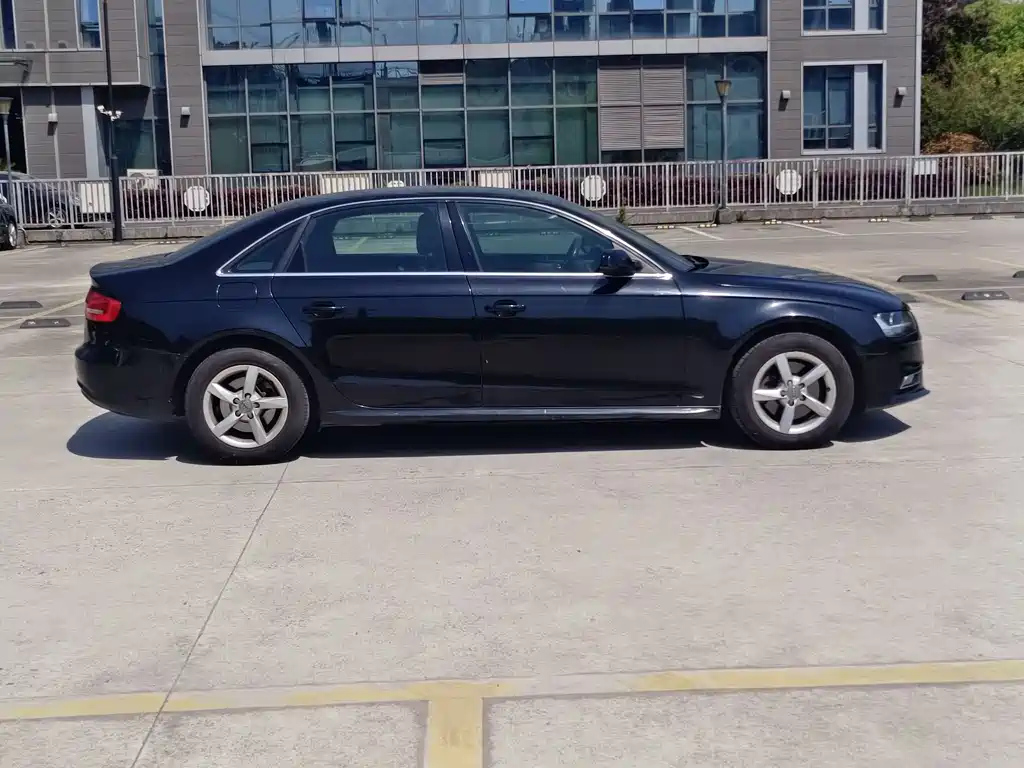 AUDI A4L 2012