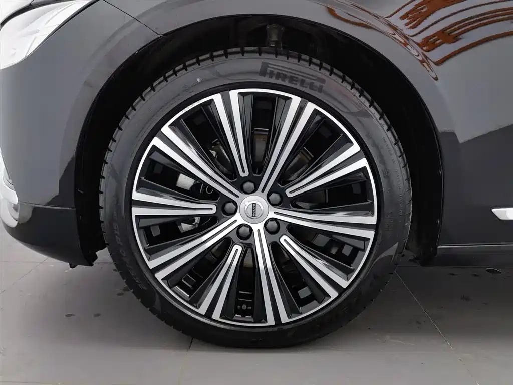 VOLVO S90 2023