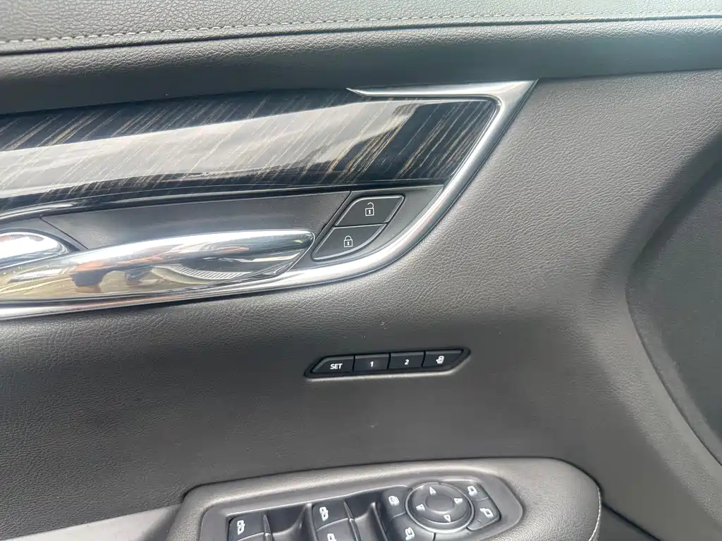 CADILLAC XT6 2021