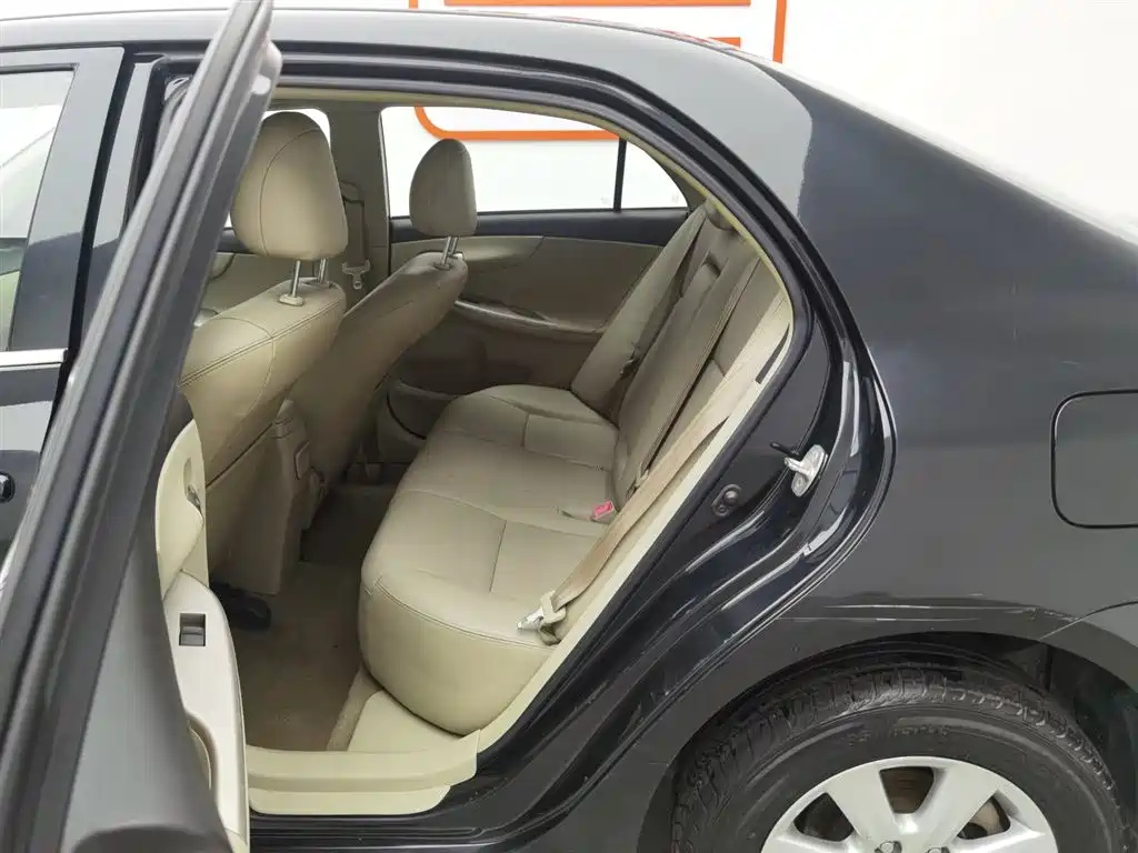 TOYOTA COROLLA 2013