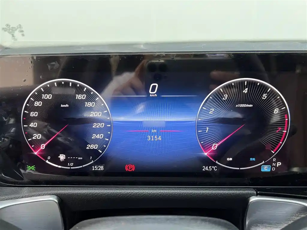 MERCEDES BENZ GLB 2024