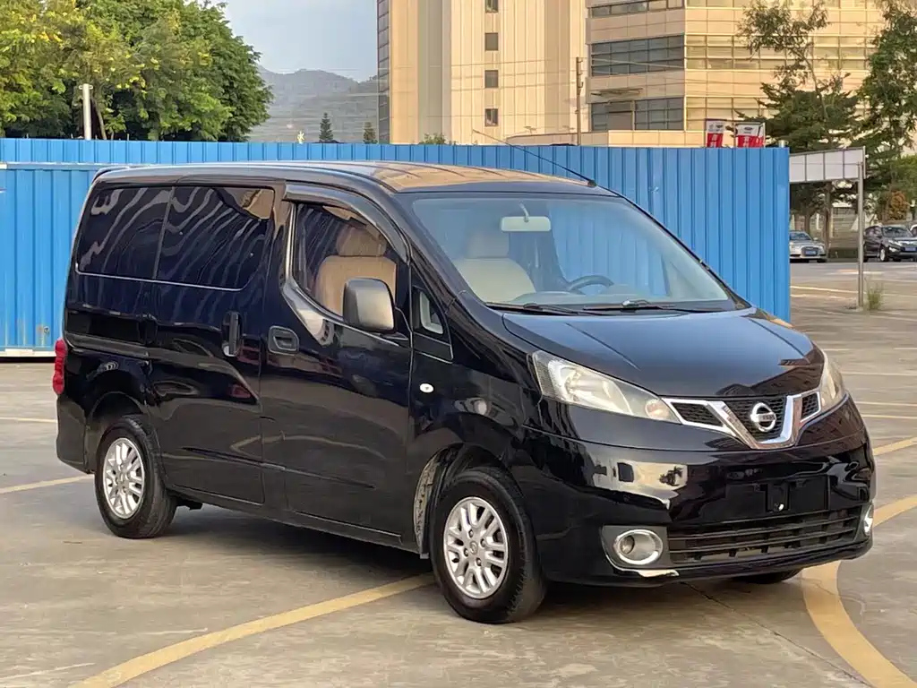NISSAN NV200 2015