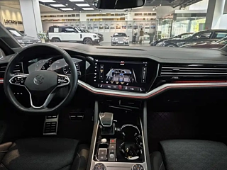 VOLKSWAGEN TOUAREG 2022 YEAR 3.0TSI SHARP & 2022