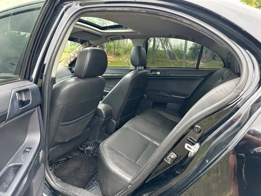 MITSUBISHI LANCER EX 2010