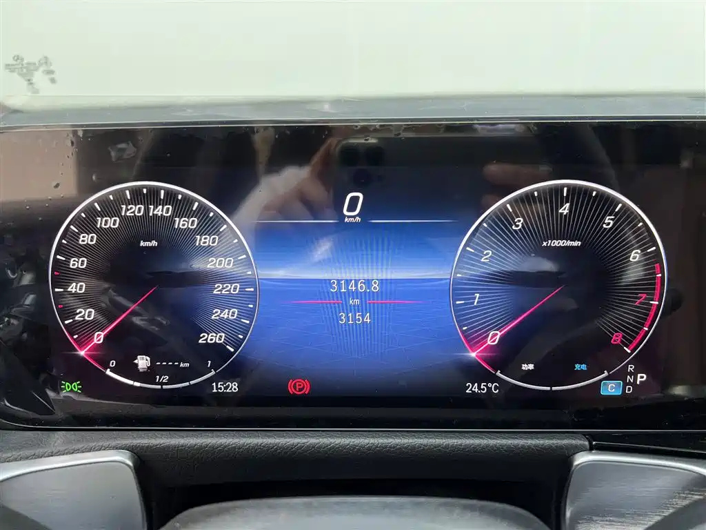 MERCEDES BENZ GLB 2024