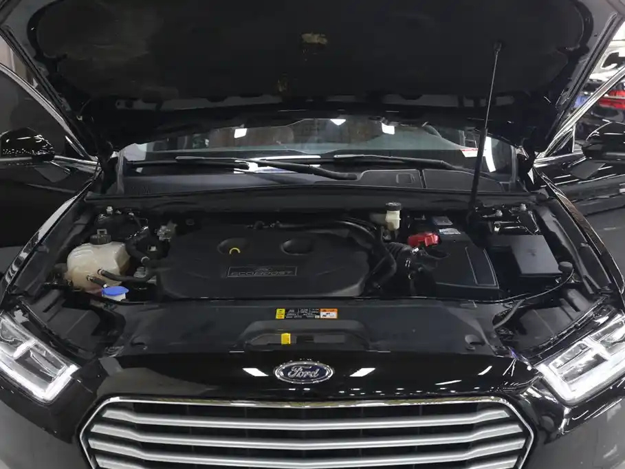 FORD TAURUS 2018