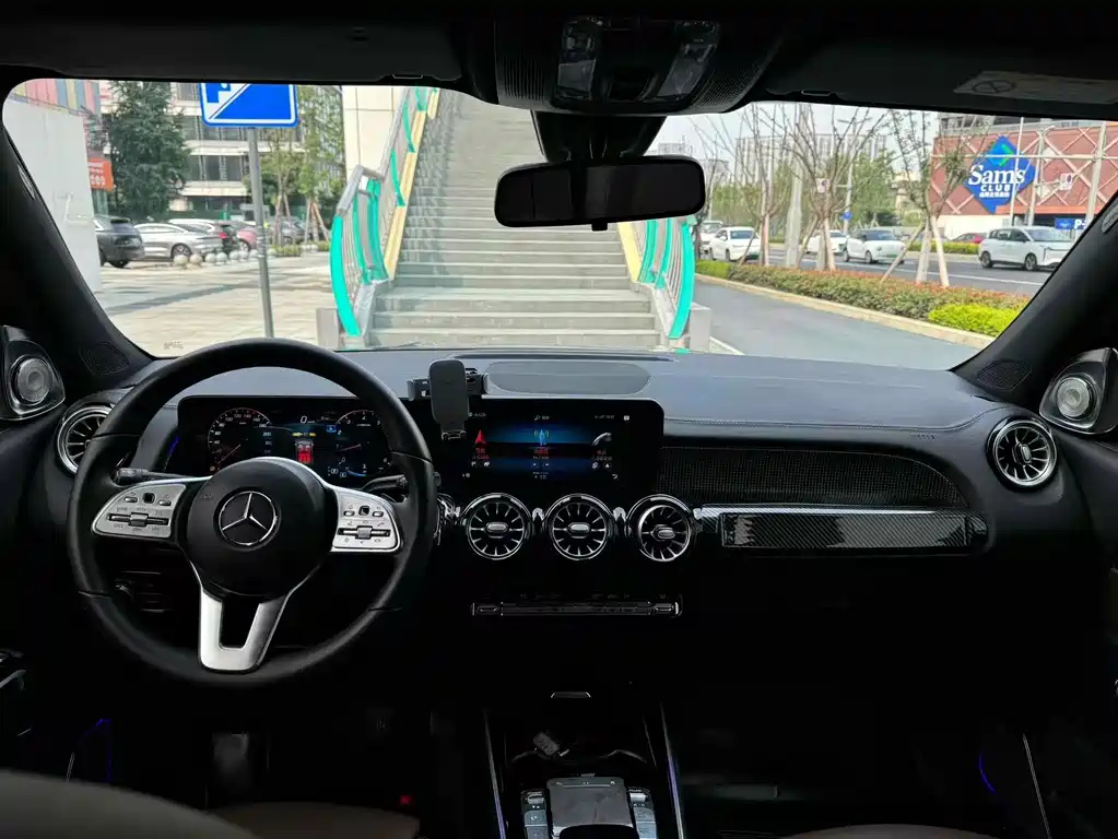 MERCEDES BENZ GLB 2023
