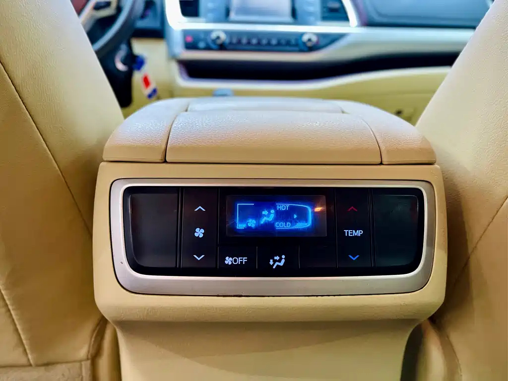 TOYOTA HIGHLANDER 2015