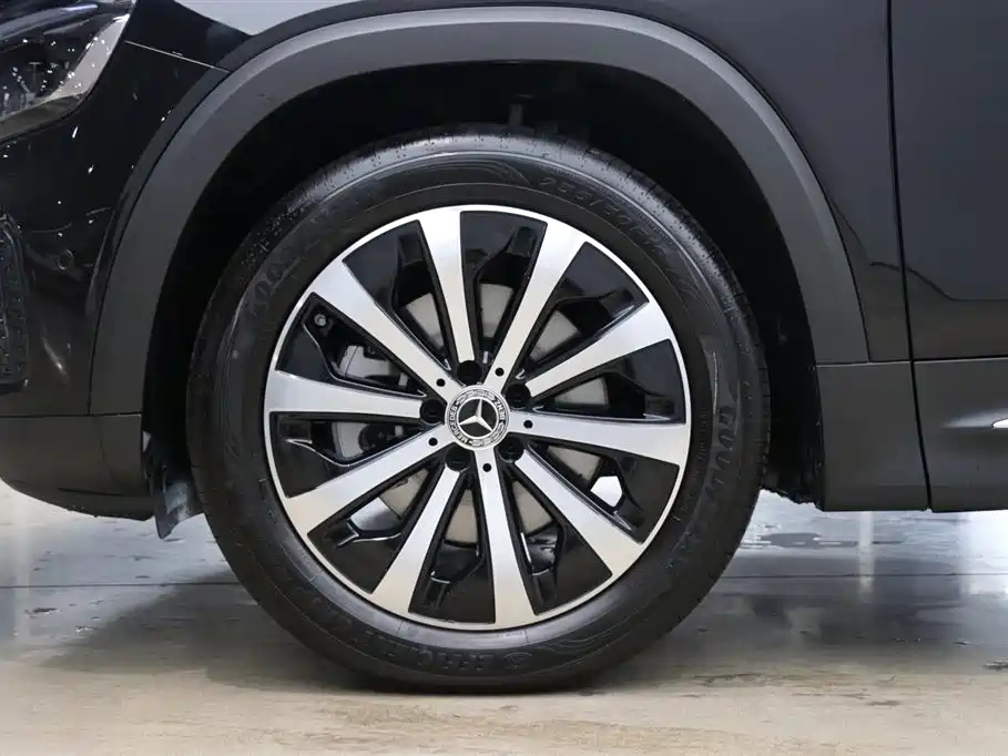 MERCEDES BENZ GLB 2025
