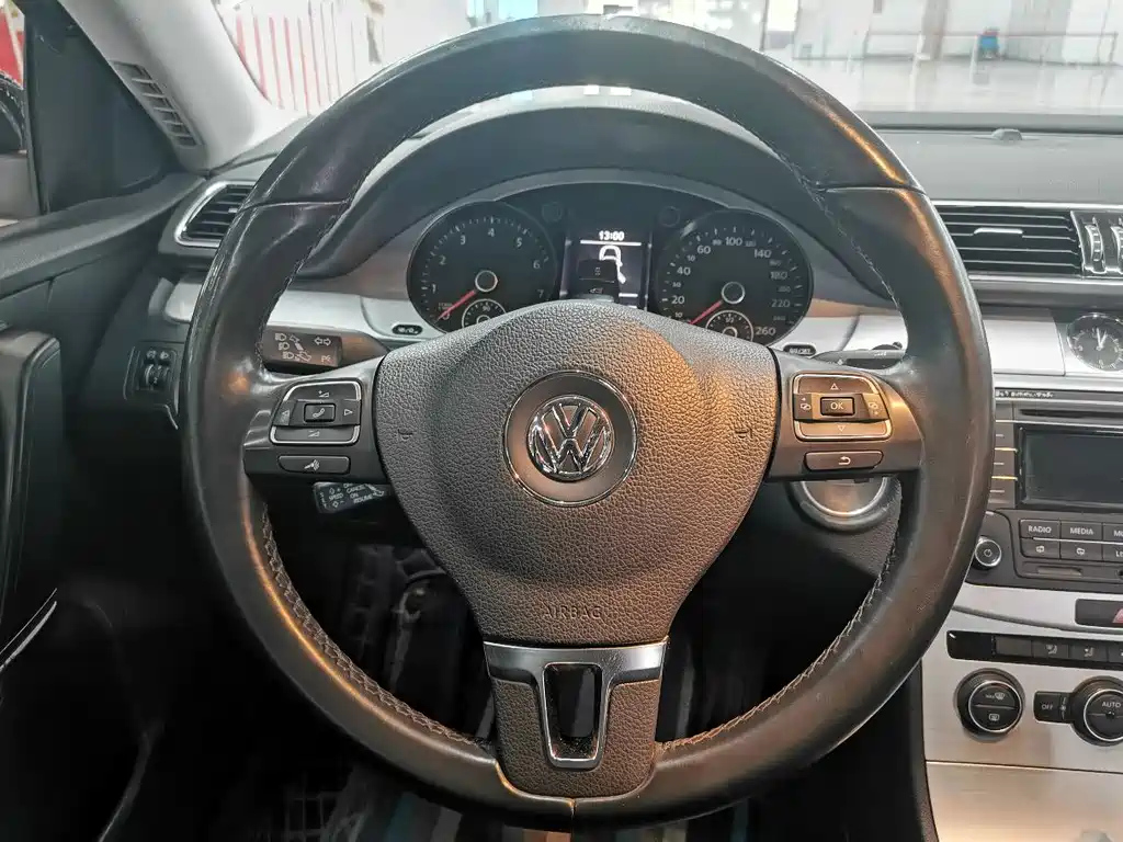 VOLKSWAGEN MAGOTAN 2016