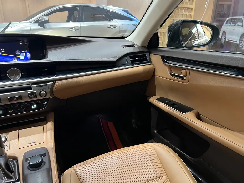 LEXUS ES 2015