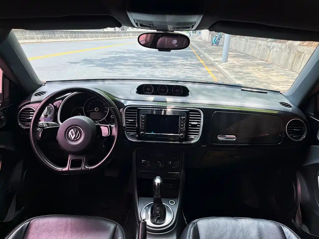 VOLKSWAGEN BEETLE 2013