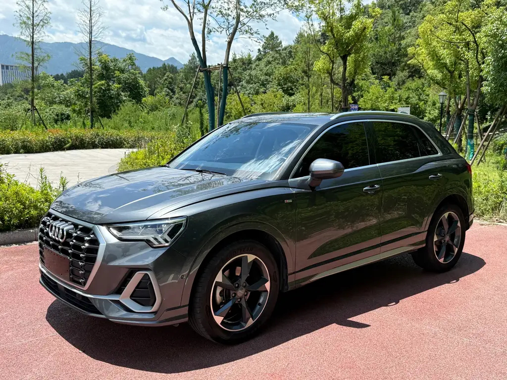 AUDI Q3 2021