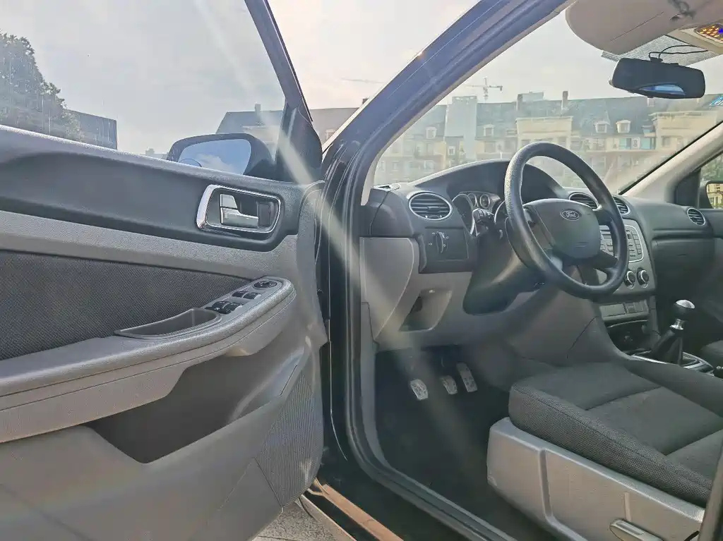 FORD FOCUS 2012