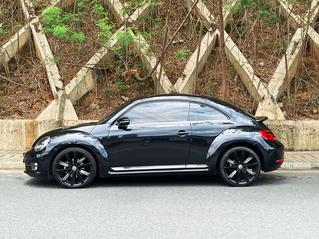 VOLKSWAGEN BEETLE 2013
