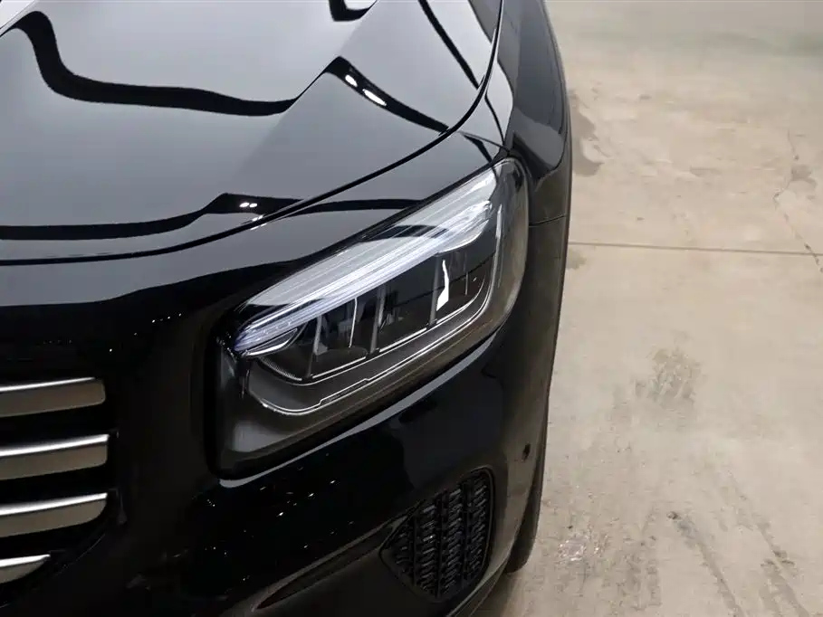 MERCEDES BENZ GLB 2025