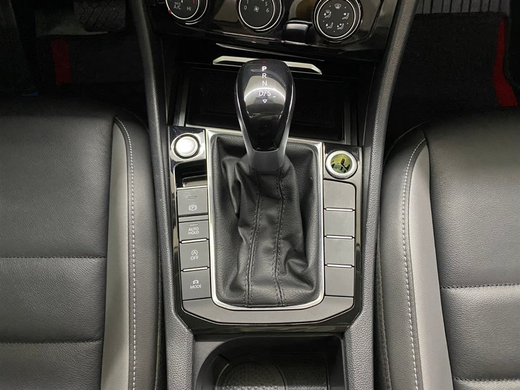 VOLKSWAGEN SAGITAR 2022