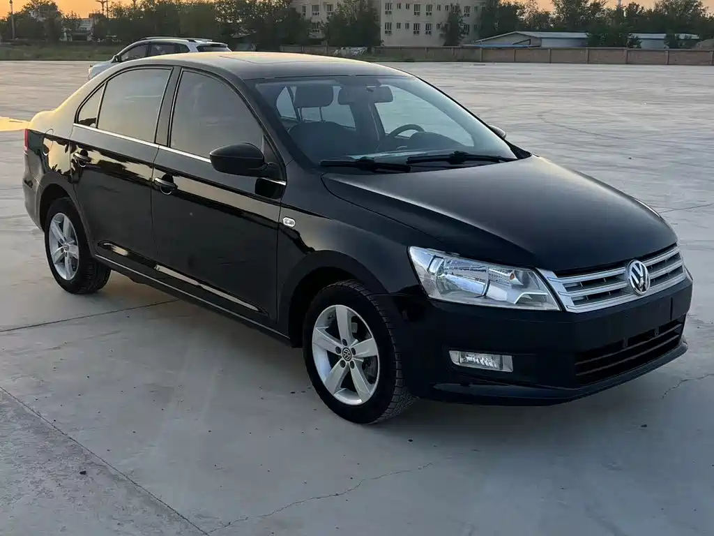 VOLKSWAGEN SANTANA 2015