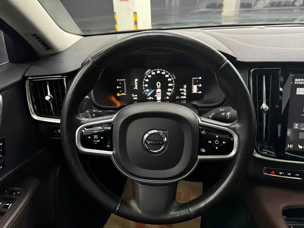 VOLVO S90 2017