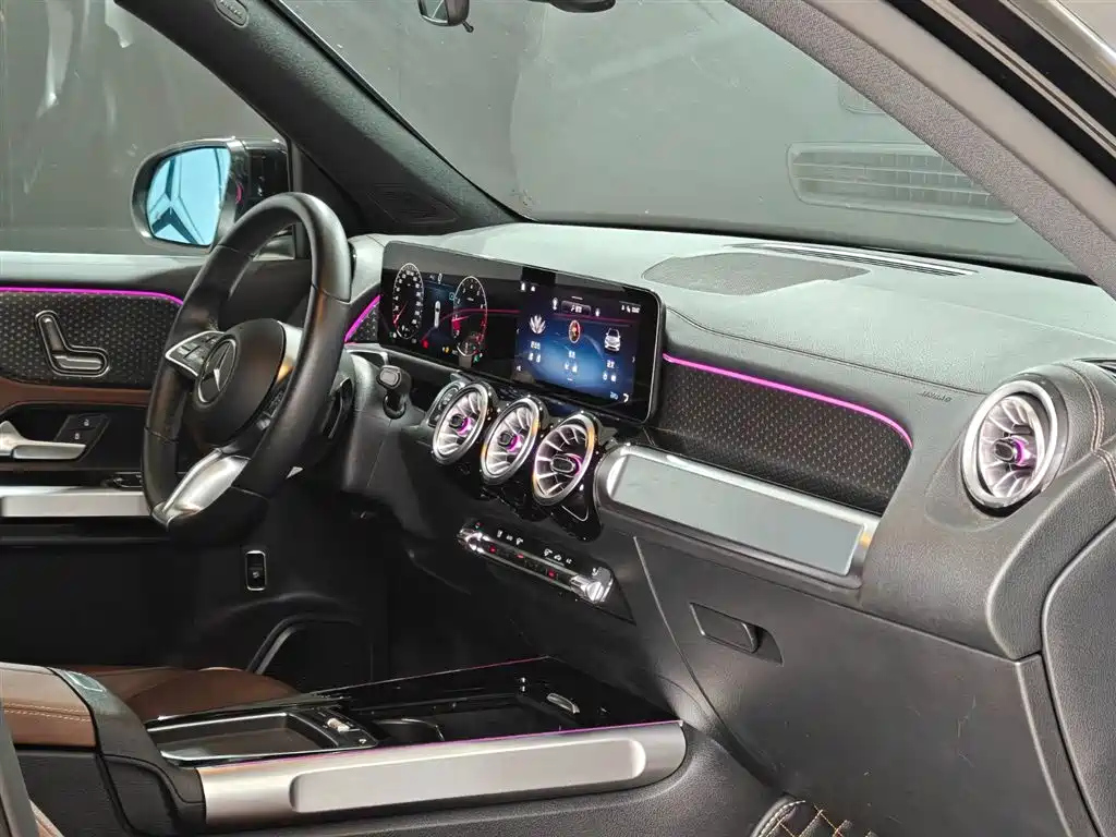 MERCEDES BENZ GLB 2024