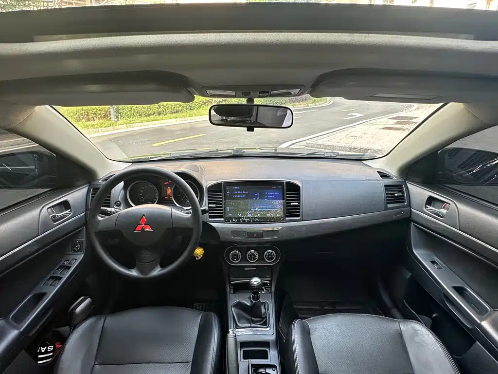 MITSUBISHI LANCER EX 2011