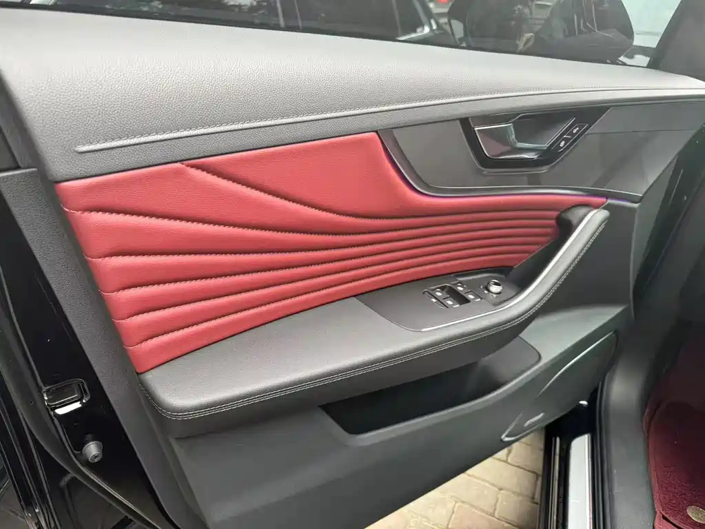 HONGQI HS5 2025