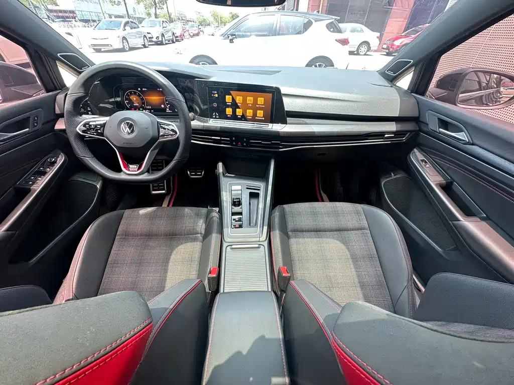 VOLKSWAGEN GOLF GTI 2021