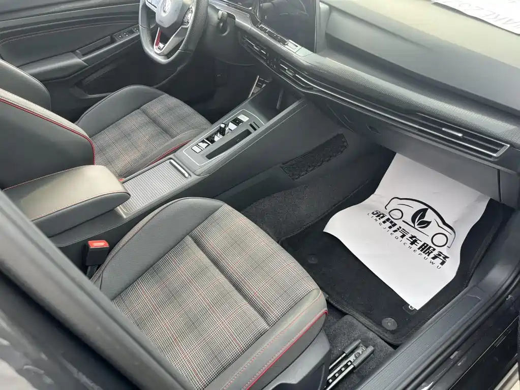 VOLKSWAGEN GOLF GTI 2023