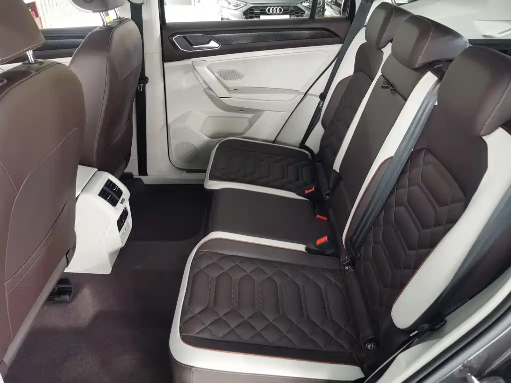 VOLKSWAGEN TAYRON 2023