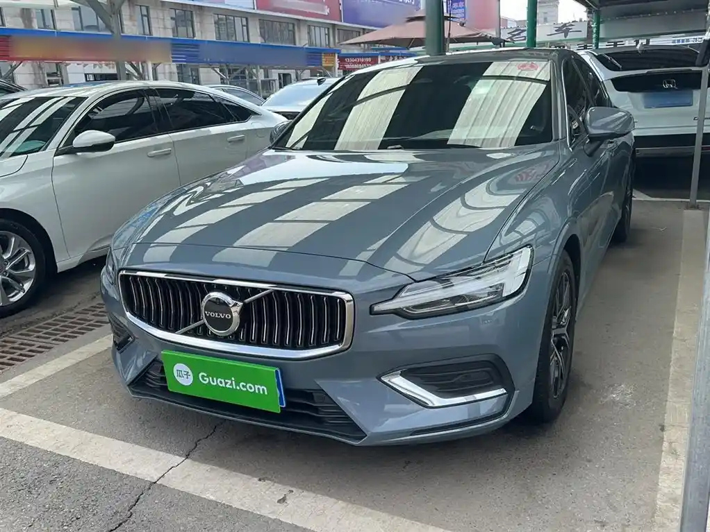 VOLVO S60 2023