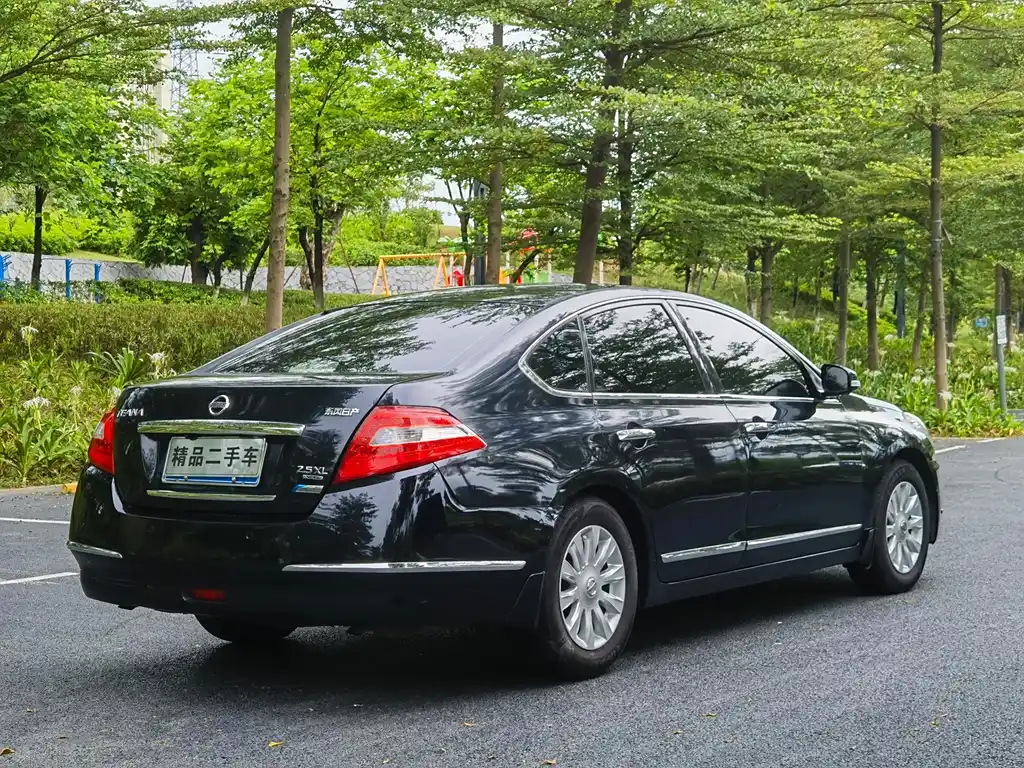 NISSAN TEANA 2010