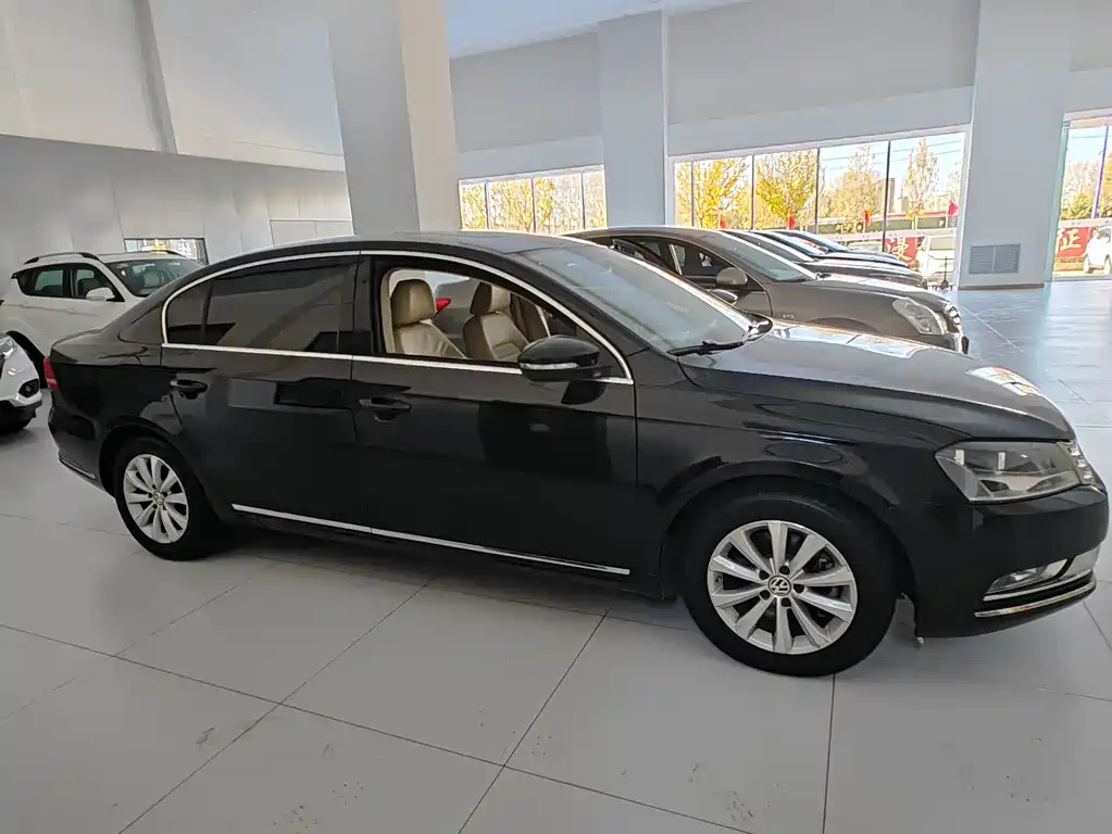 VOLKSWAGEN MAGOTAN 2012
