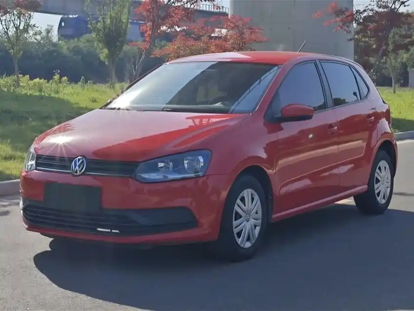 VOLKSWAGEN POLO 2016
