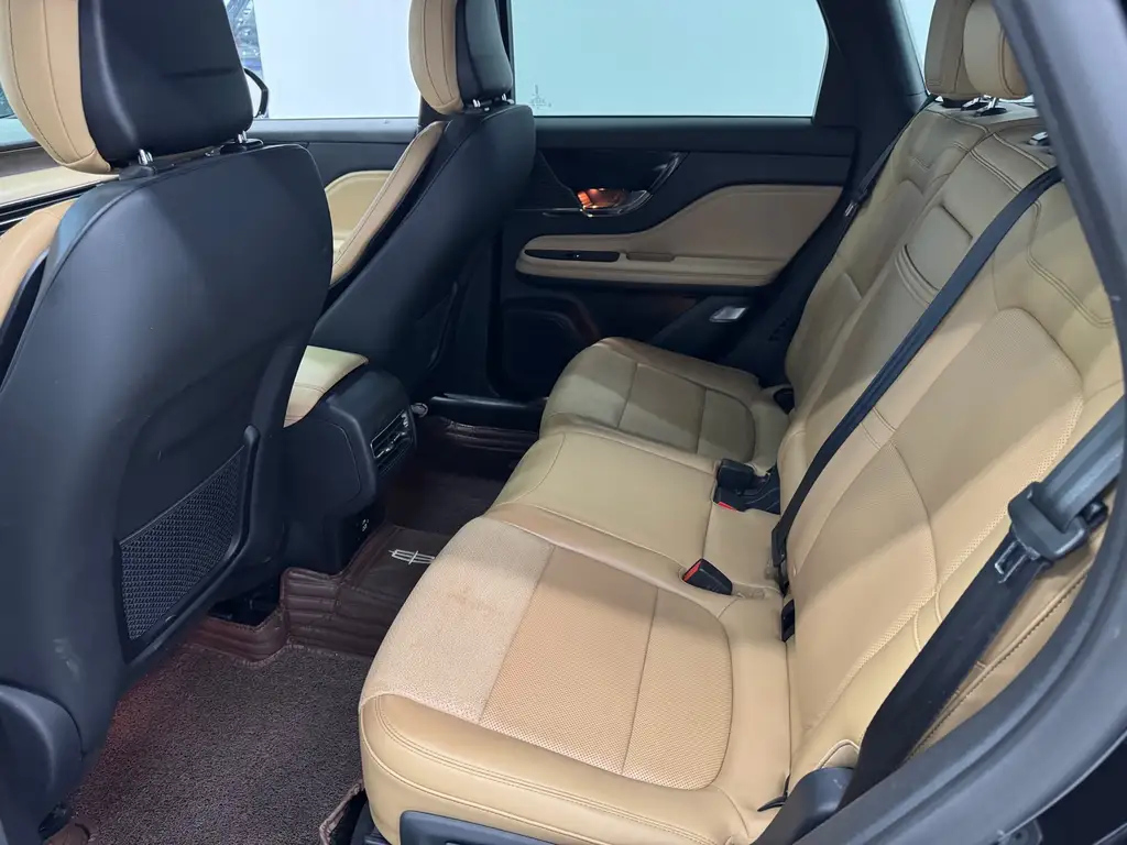 LINCOLN ADVENTURER 2020