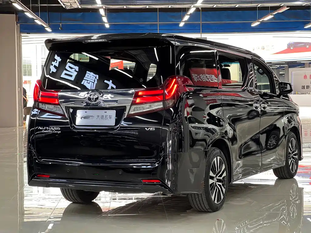 TOYOTA ALPHARD 2018