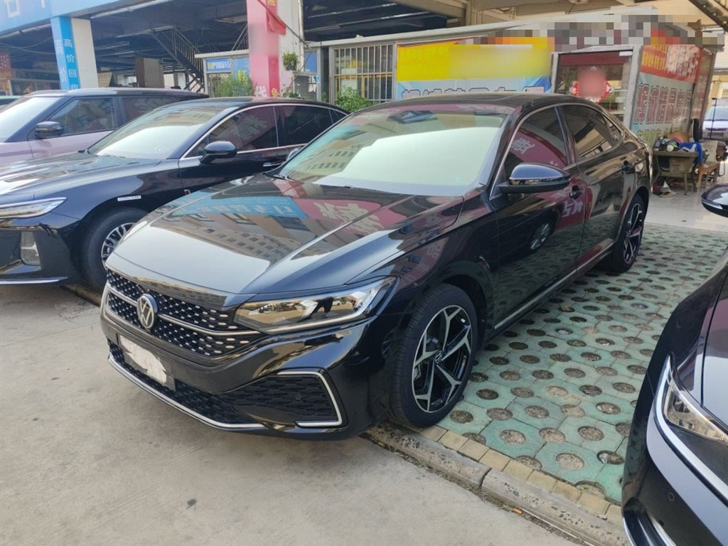 VOLKSWAGEN PASSAT 2023