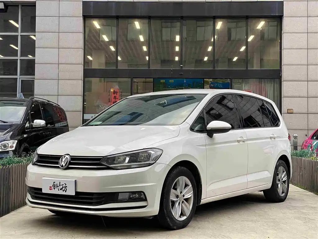 VOLKSWAGEN TOURAN 2016