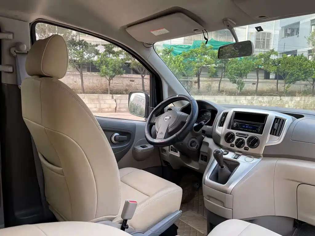 NISSAN NV200 2015