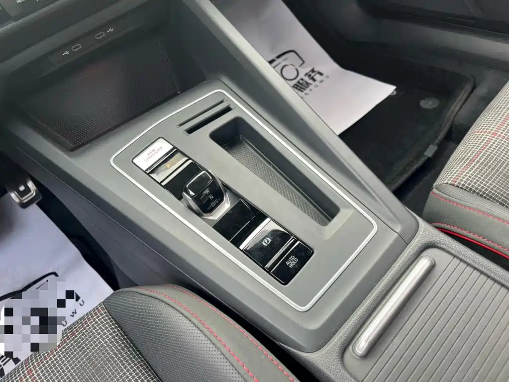 VOLKSWAGEN GOLF GTI 2023