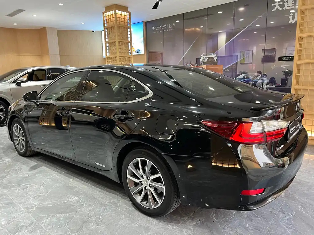 LEXUS ES 2015