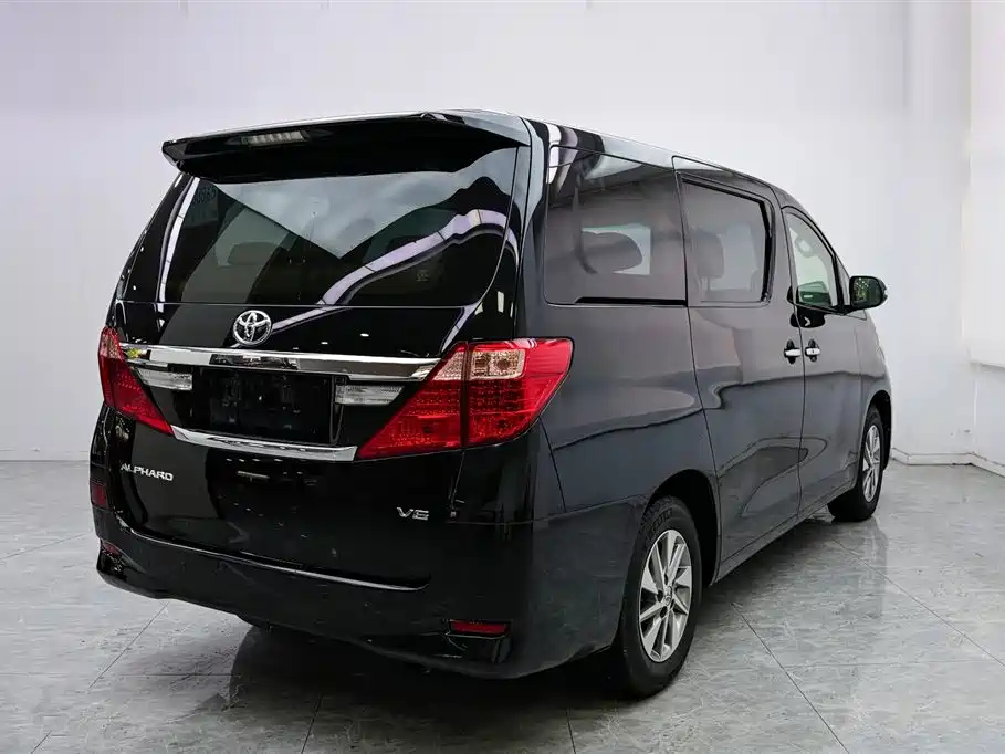 TOYOTA ALPHARD 2012