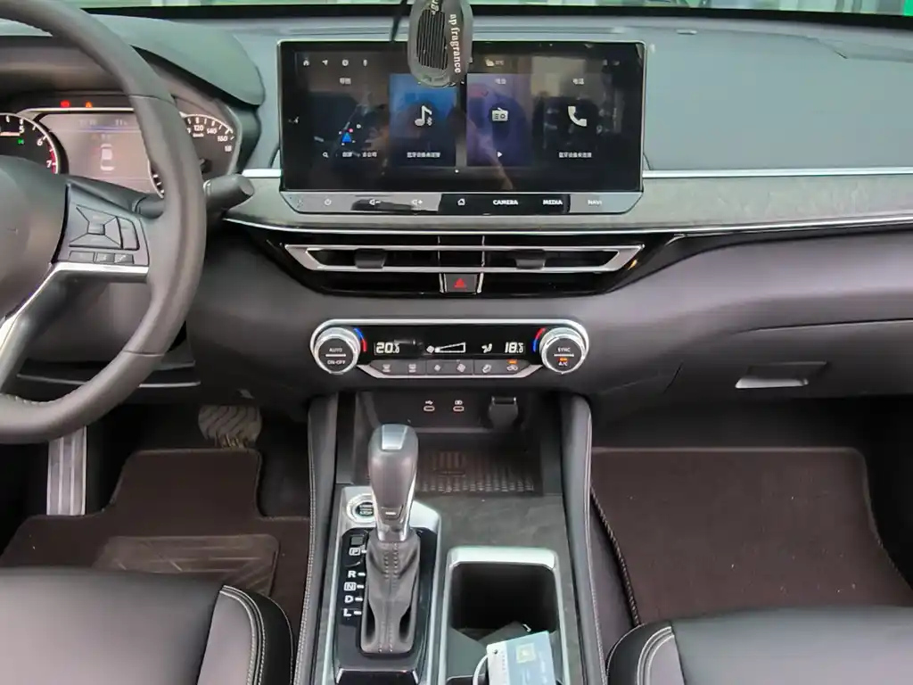 NISSAN TEANA 2022