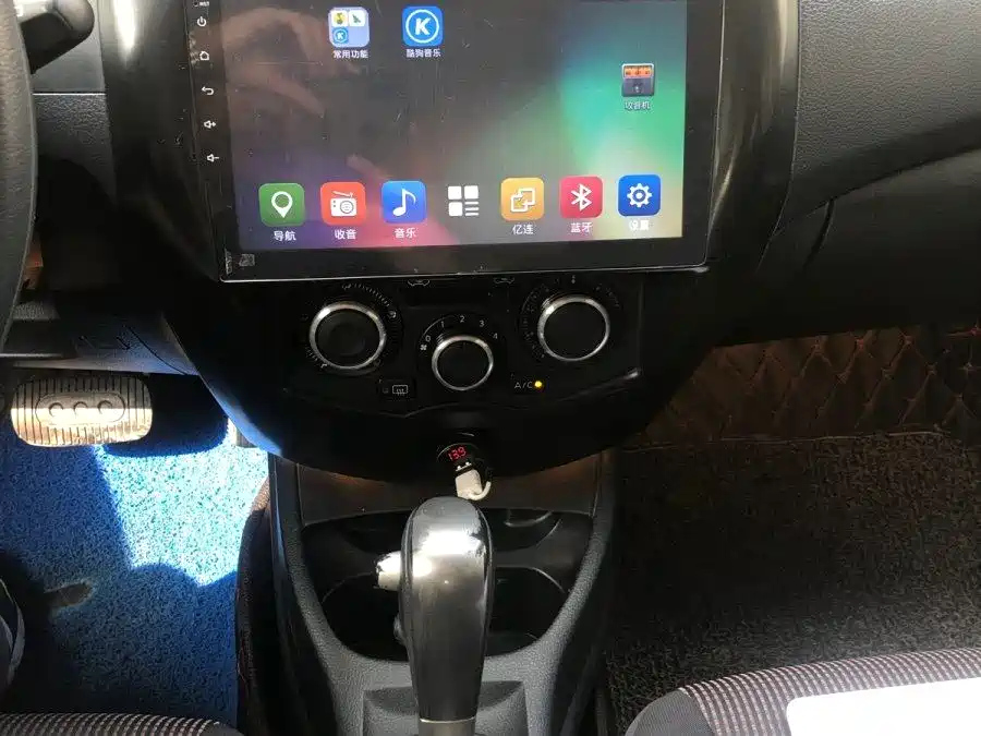 NISSAN LIVINA 2015