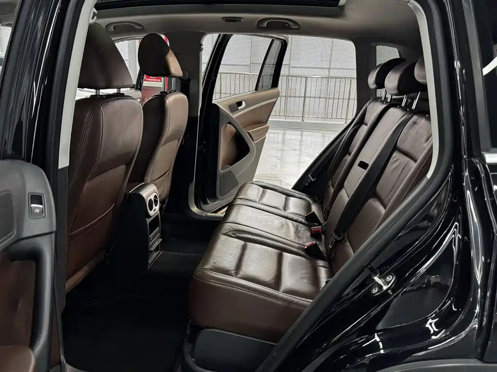 VOLKSWAGEN TIGUAN 2015