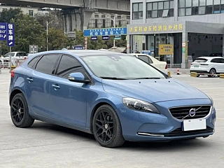 VOLVO V40  2015