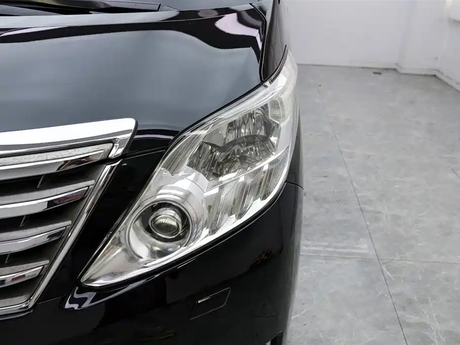 TOYOTA ALPHARD 2012